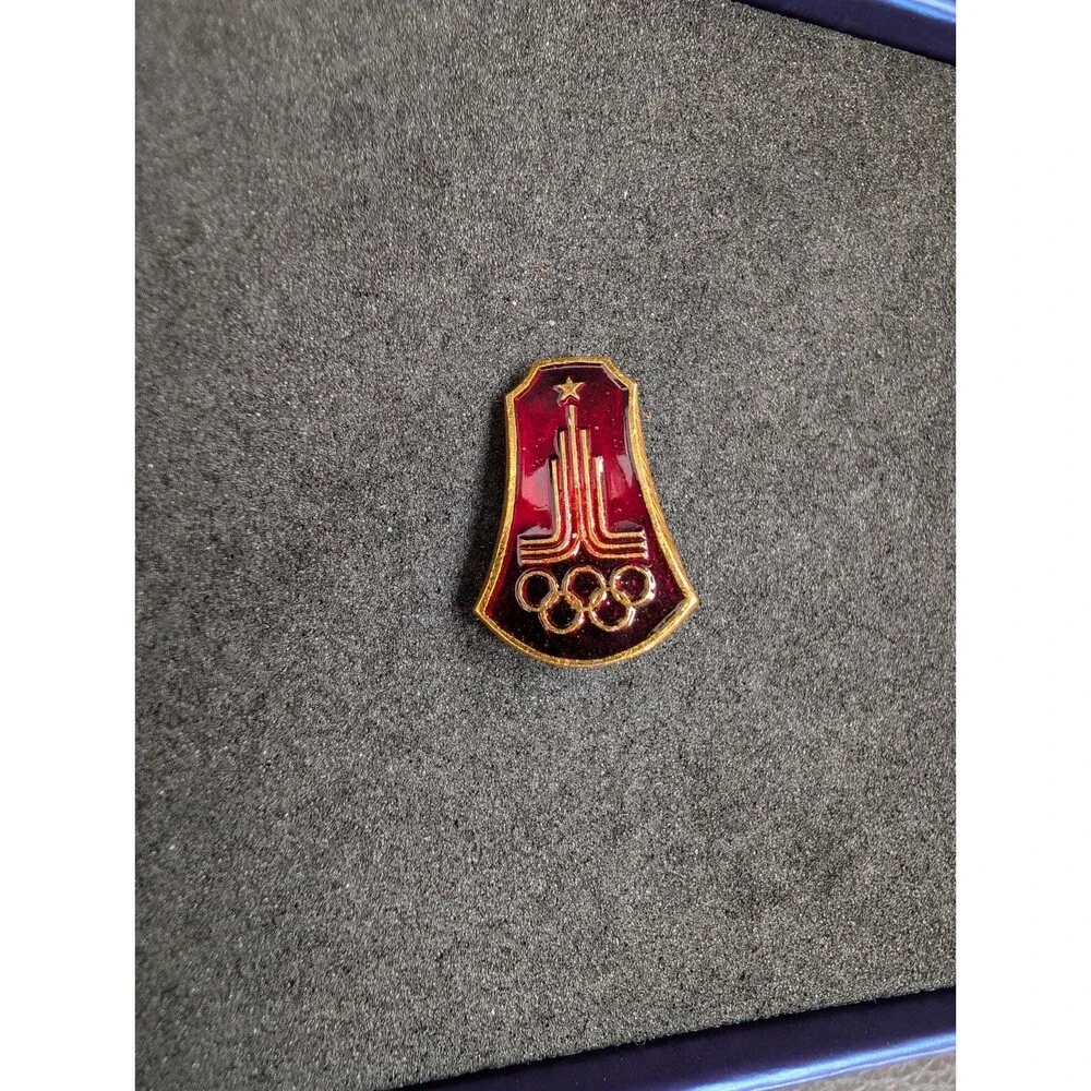 Vintage USSR Moscow 1980 Olympics Official Emblem Enamel Pin Badge Soviet Red